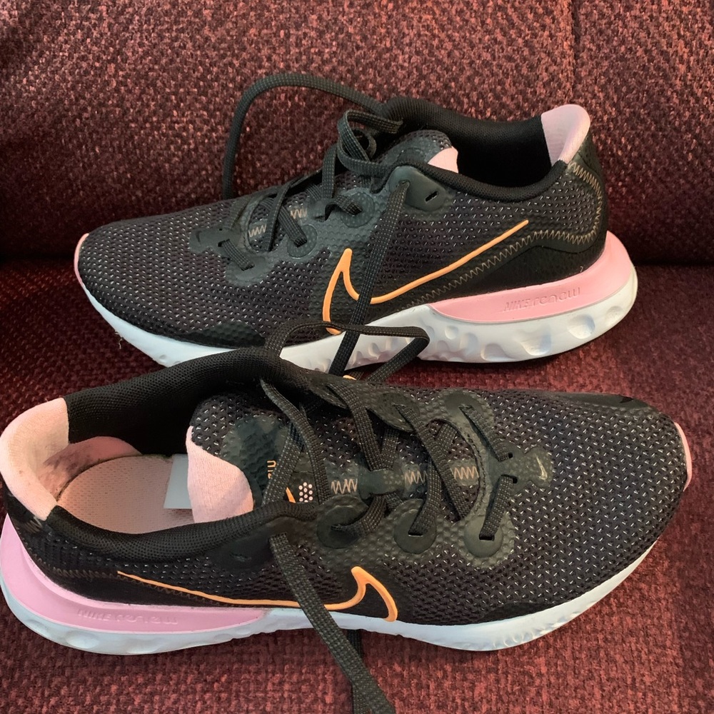 Nike Renew tennis shoes